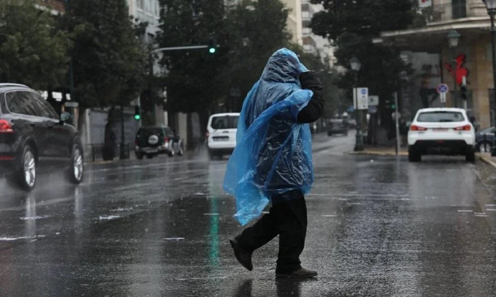 Καιρός: Νέο έκτακτο δελτίο της ΕΜΥ -Η κακοκαιρία «χτυπά» αύριο και την Αττική